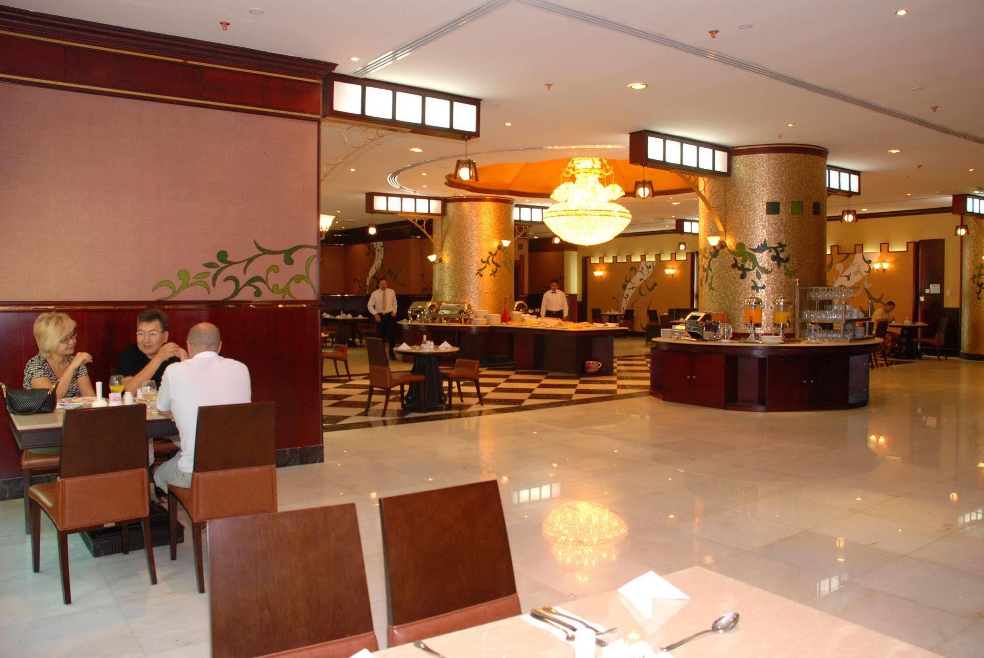 Al Bustan Tower Hotel Suites Sharjah Eksteriør billede