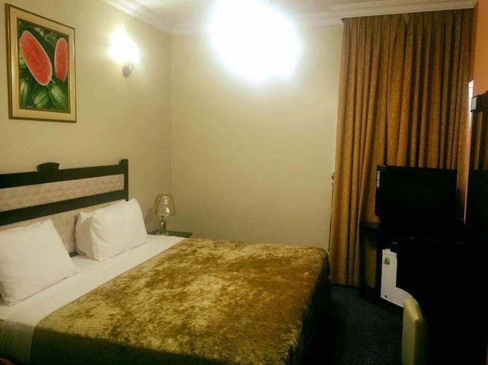 Al Bustan Tower Hotel Suites Sharjah Eksteriør billede